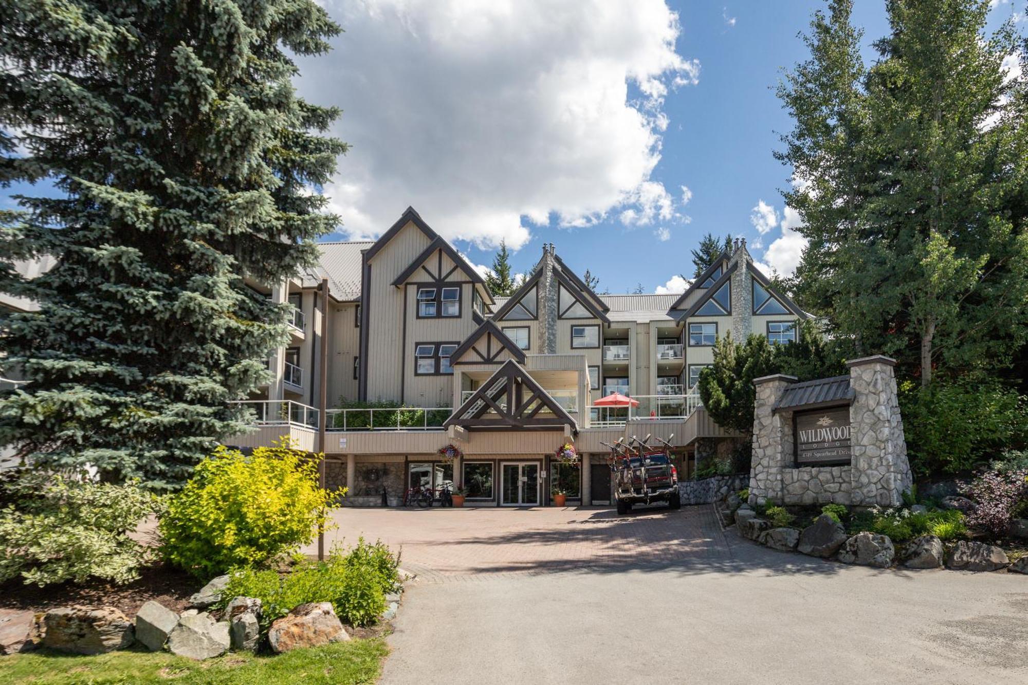 Apartment 2br + Loft Mtn View Near Gondola Pool & Ht Whistler