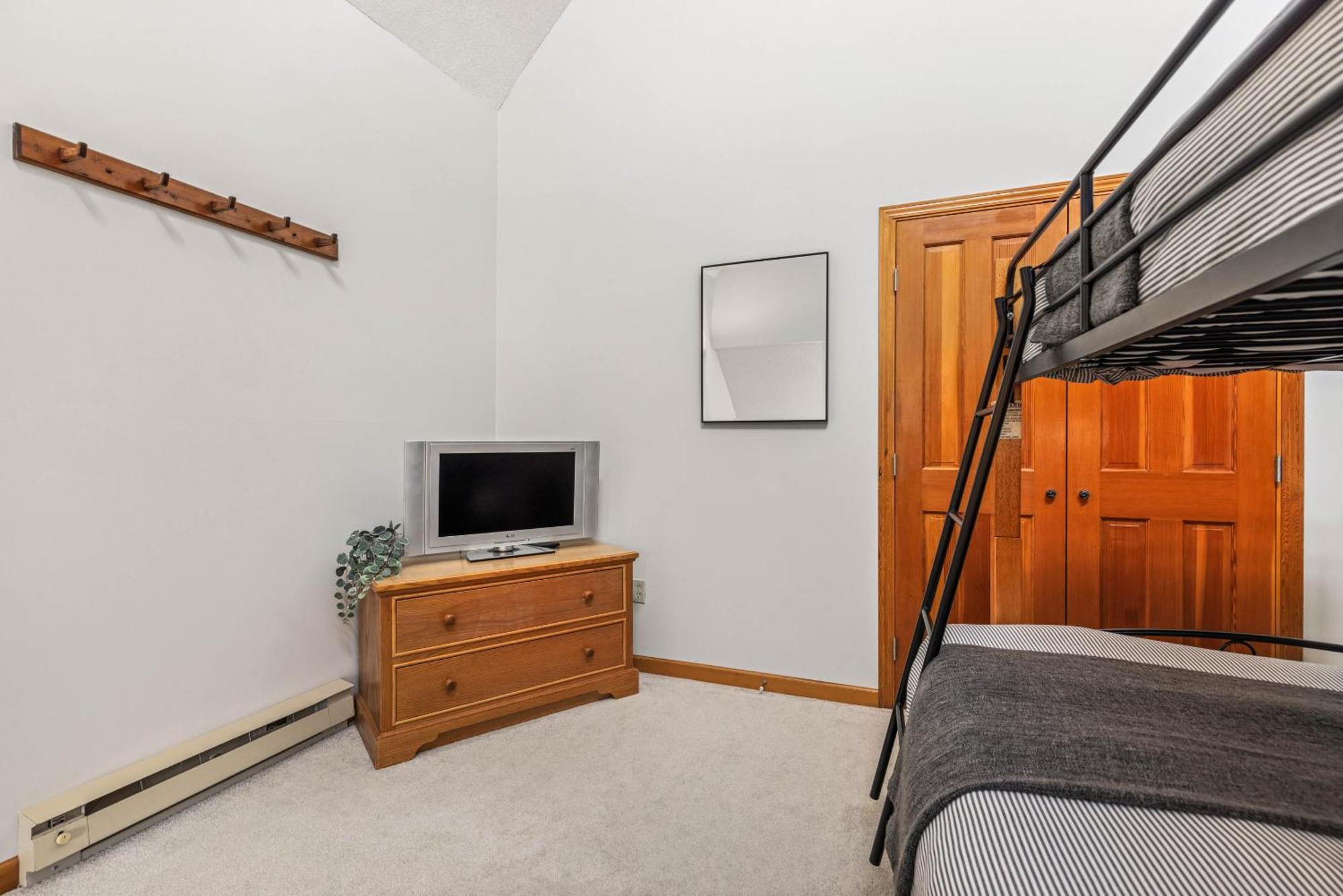 Apartment 2br + Loft Mtn View Near Gondola Pool & Ht *