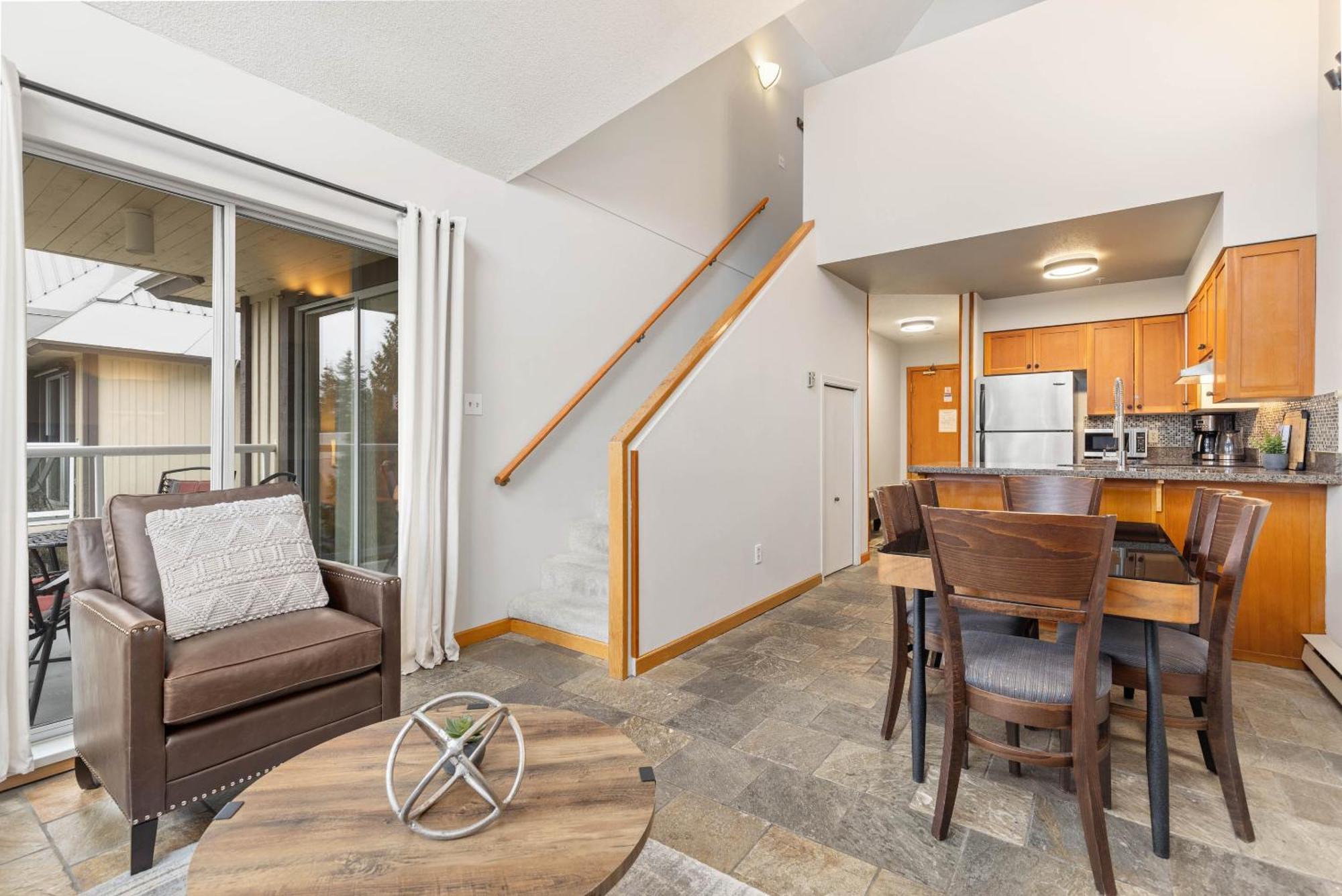 Apartment 2br + Loft Mtn View Near Gondola Pool & Ht Whistler