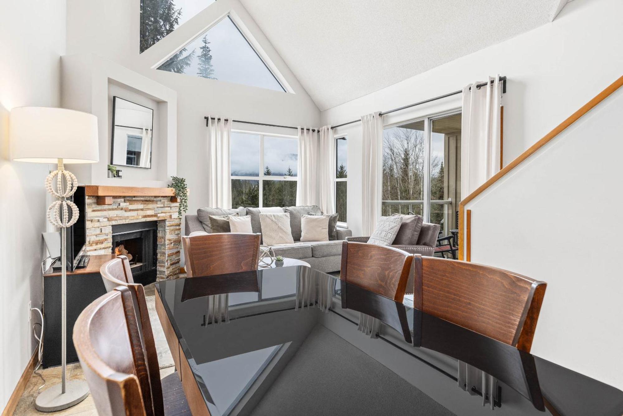 Apartment 2br + Loft Mtn View Near Gondola Pool & Ht Whistler